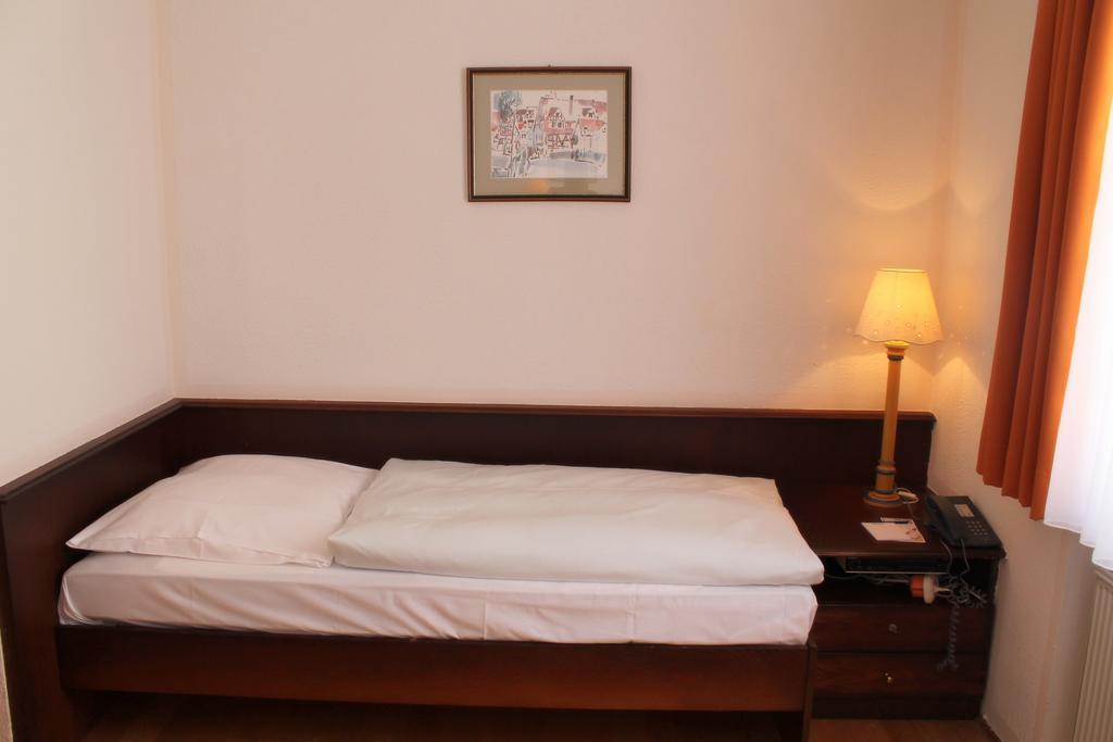 Steichele Hotel & Weinrestaurant Nuremberg Room photo