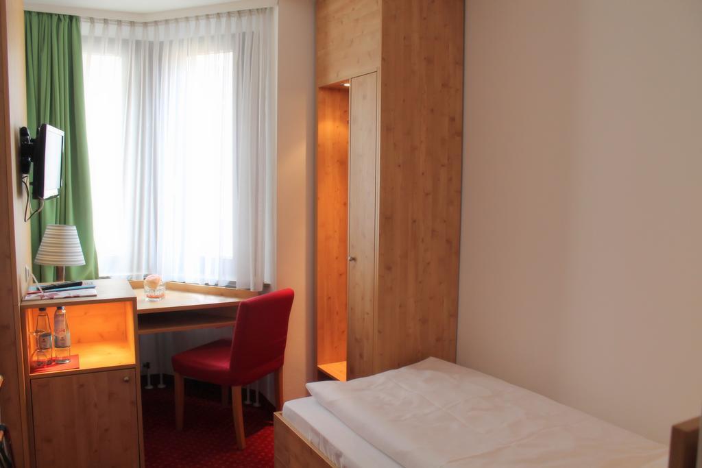 Steichele Hotel & Weinrestaurant Nuremberg Room photo