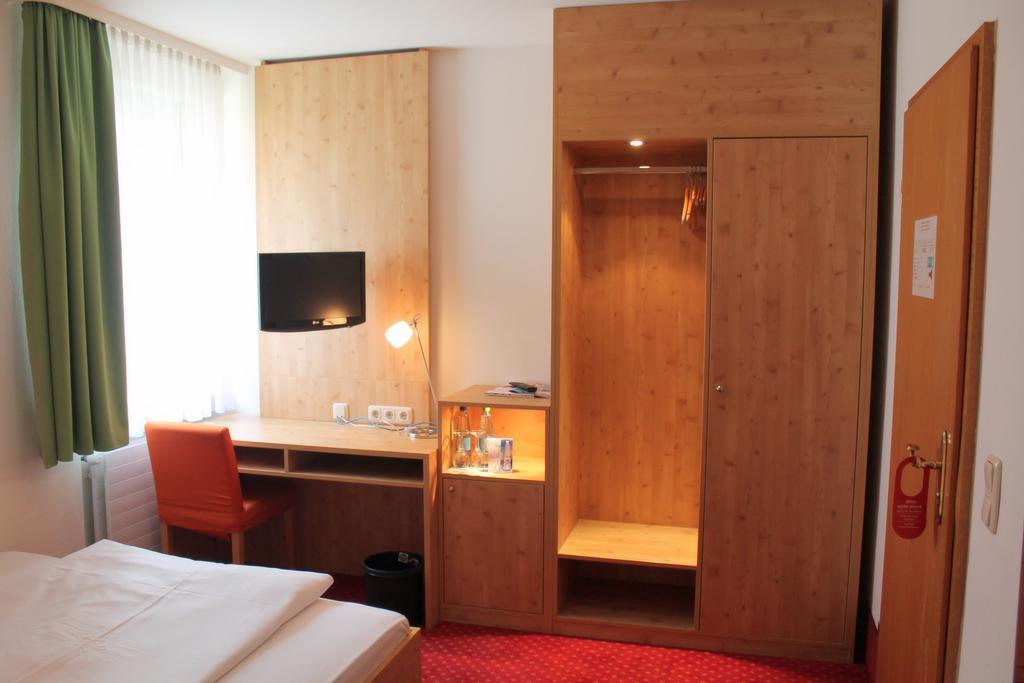 Steichele Hotel & Weinrestaurant Nuremberg Room photo