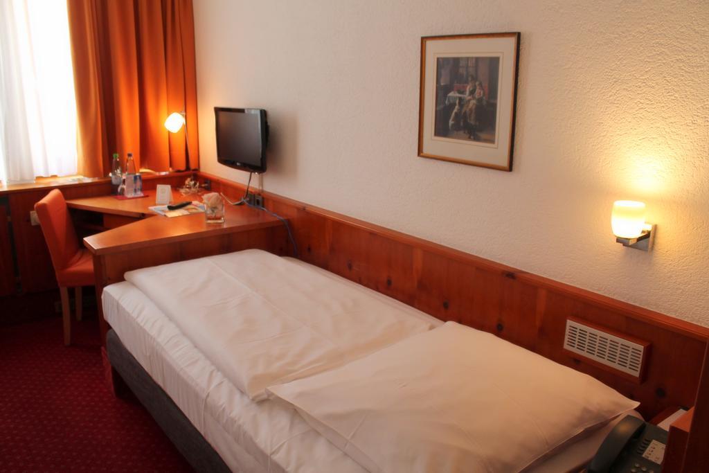 Steichele Hotel & Weinrestaurant Nuremberg Room photo