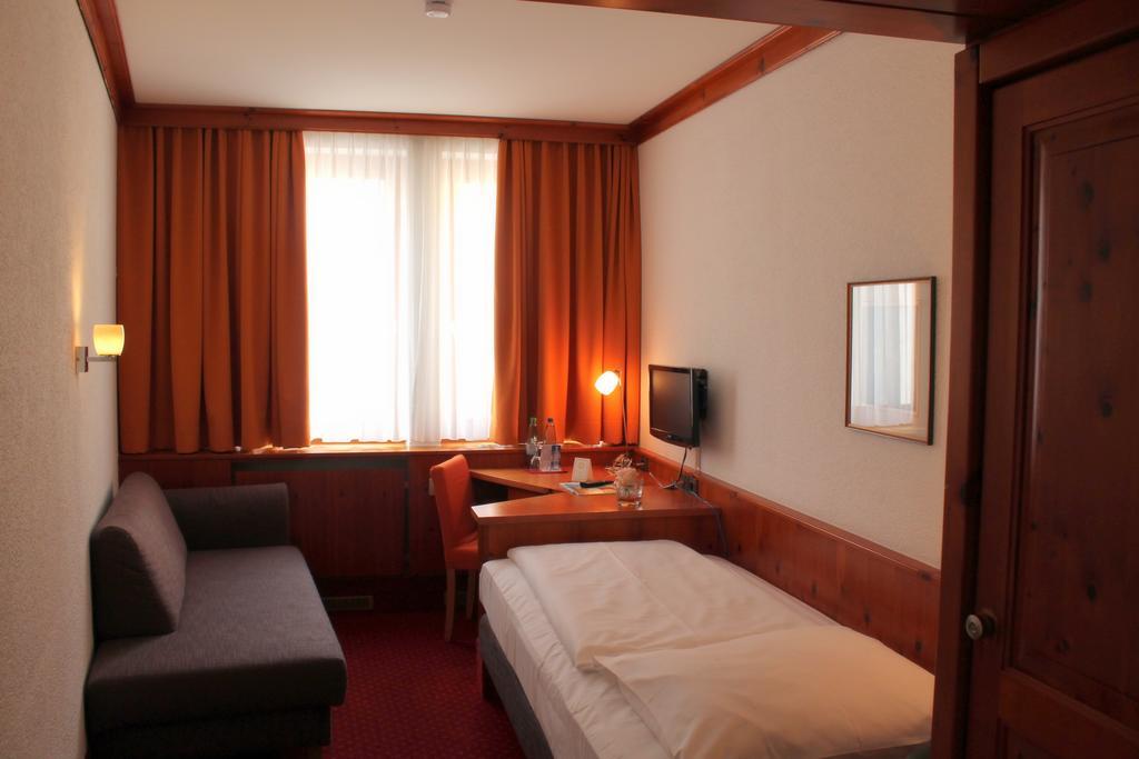 Steichele Hotel & Weinrestaurant Nuremberg Room photo